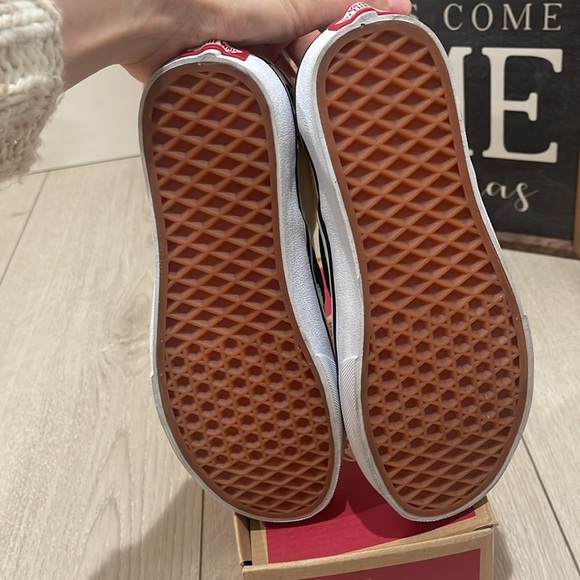 New Classic Slip-On Bi Black and White Sz 6.5 - Picture 3 of 7